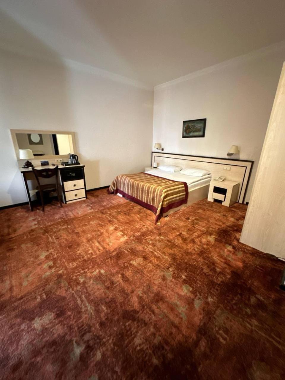 Hotel Rike Park Тбилиси Экстерьер фото