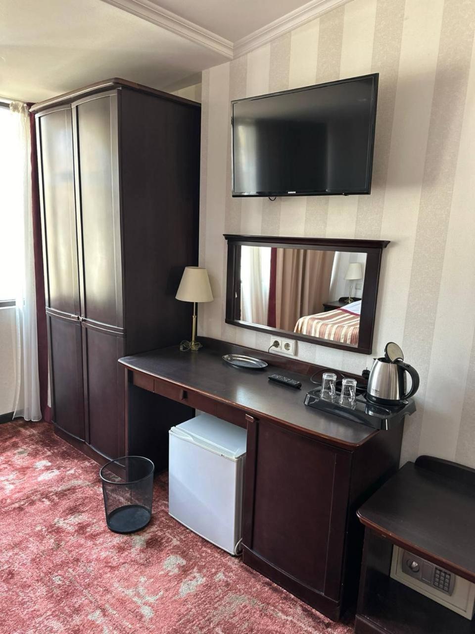 Hotel Rike Park Тбилиси Экстерьер фото