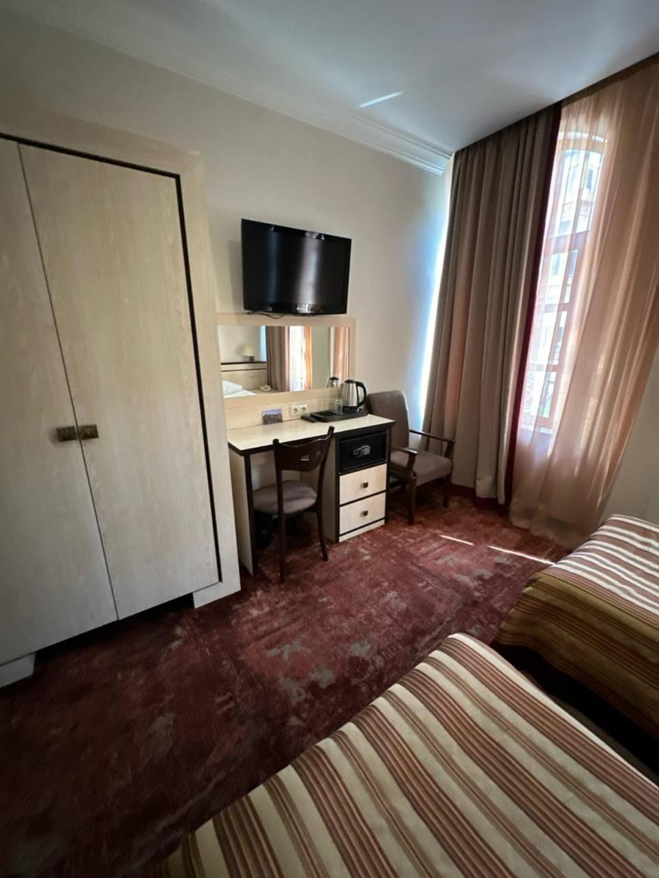 Hotel Rike Park Тбилиси Экстерьер фото