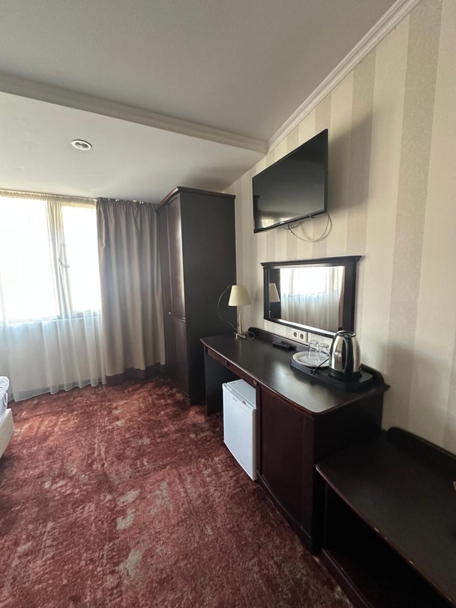 Hotel Rike Park Тбилиси Экстерьер фото