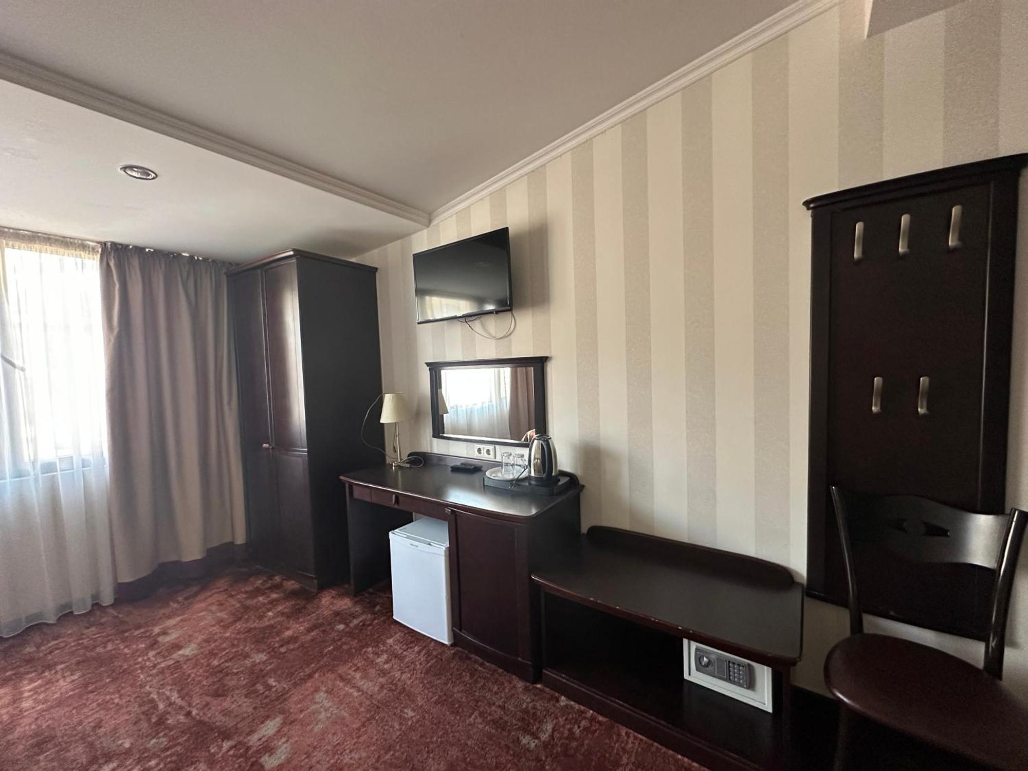 Hotel Rike Park Тбилиси Экстерьер фото