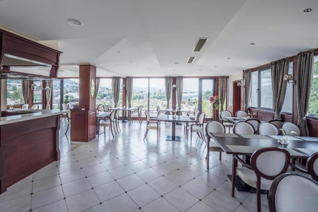 Hotel Rike Park Тбилиси Экстерьер фото