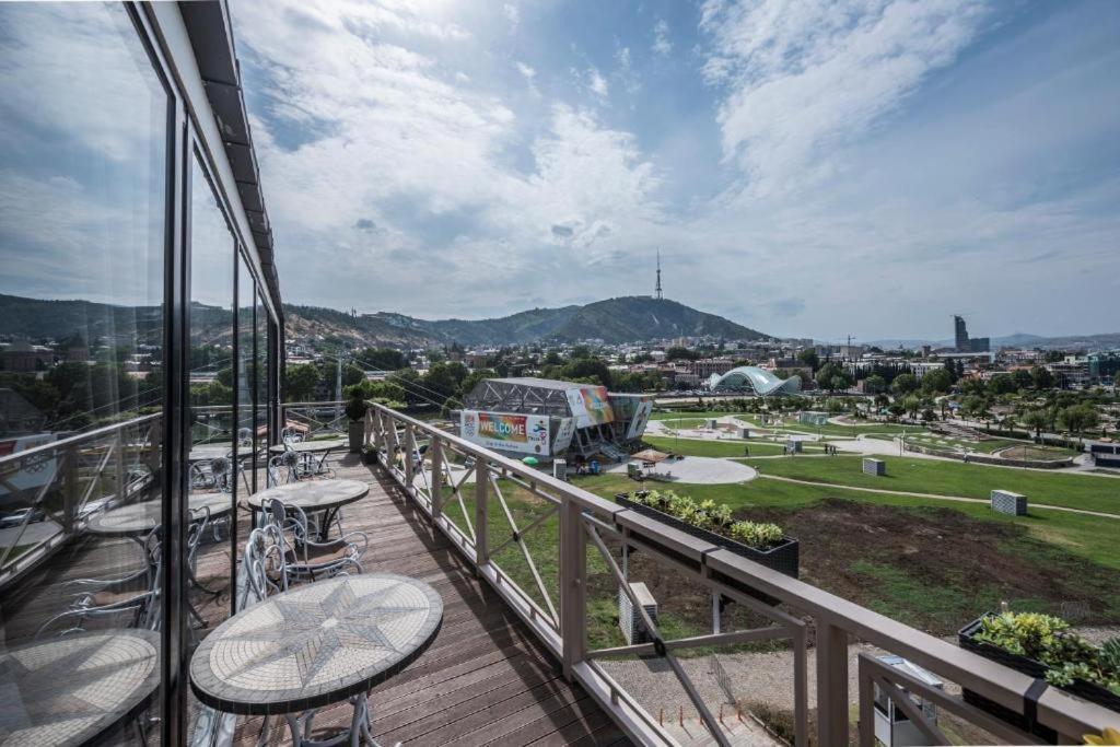Hotel Rike Park Тбилиси Экстерьер фото
