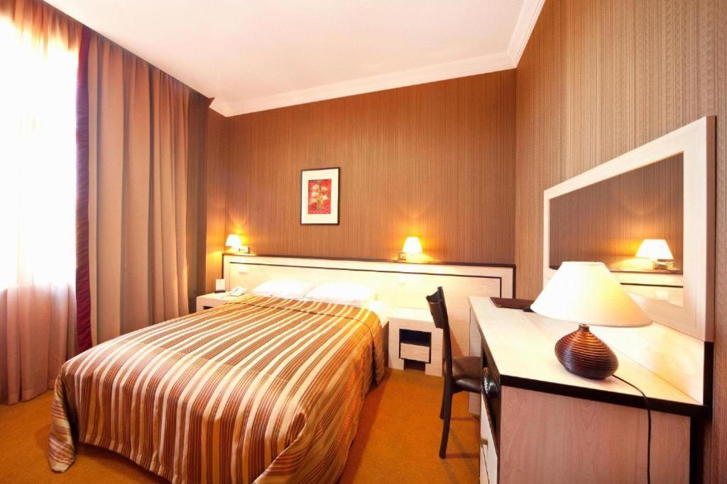 Hotel Rike Park Тбилиси Экстерьер фото